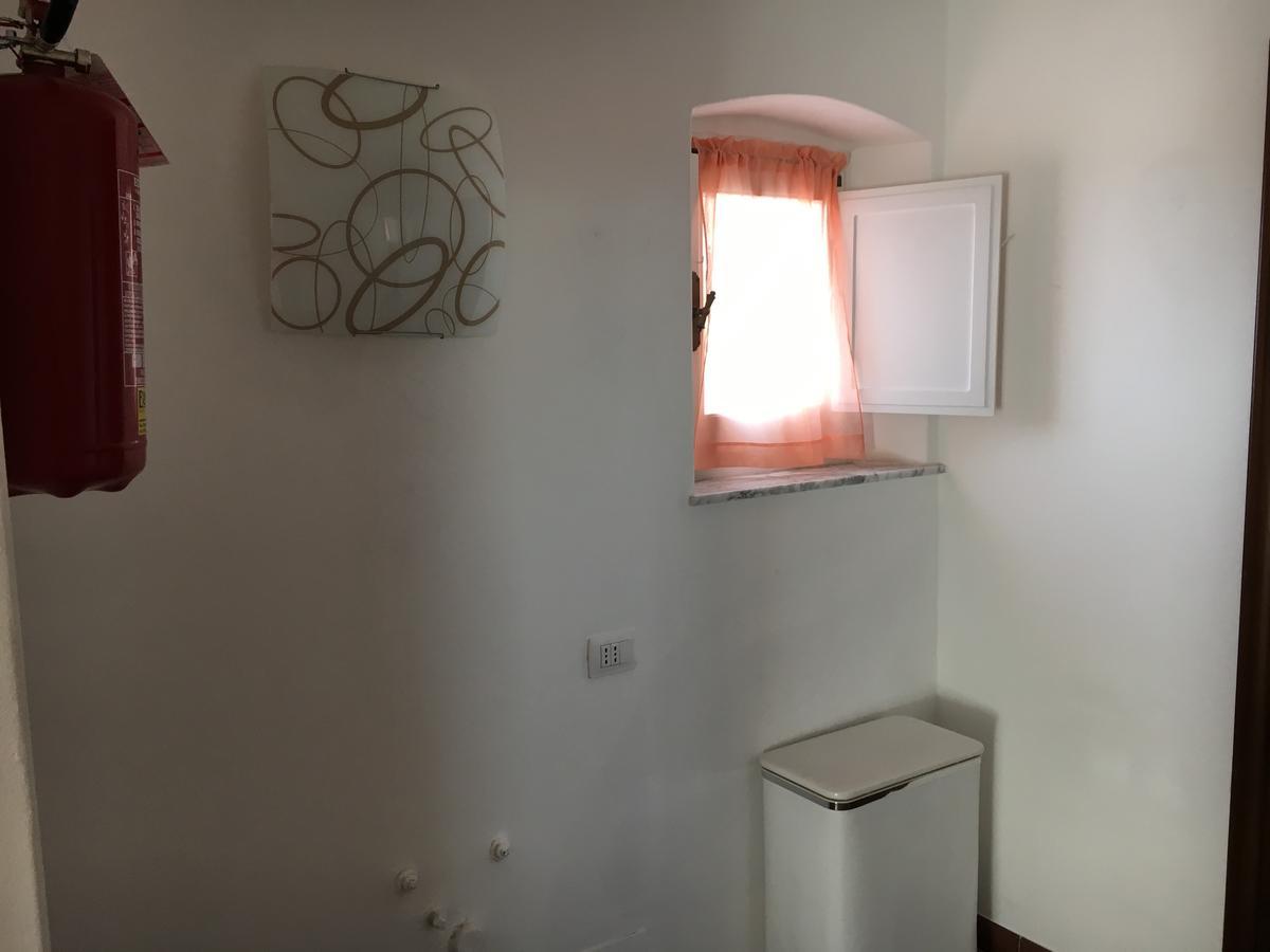 Montemarcello Room And Bathroom Амеля Екстериор снимка